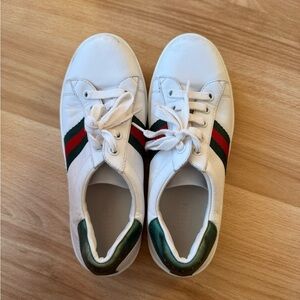 Gucci Kids White Sneakers with Red and Green Stripes